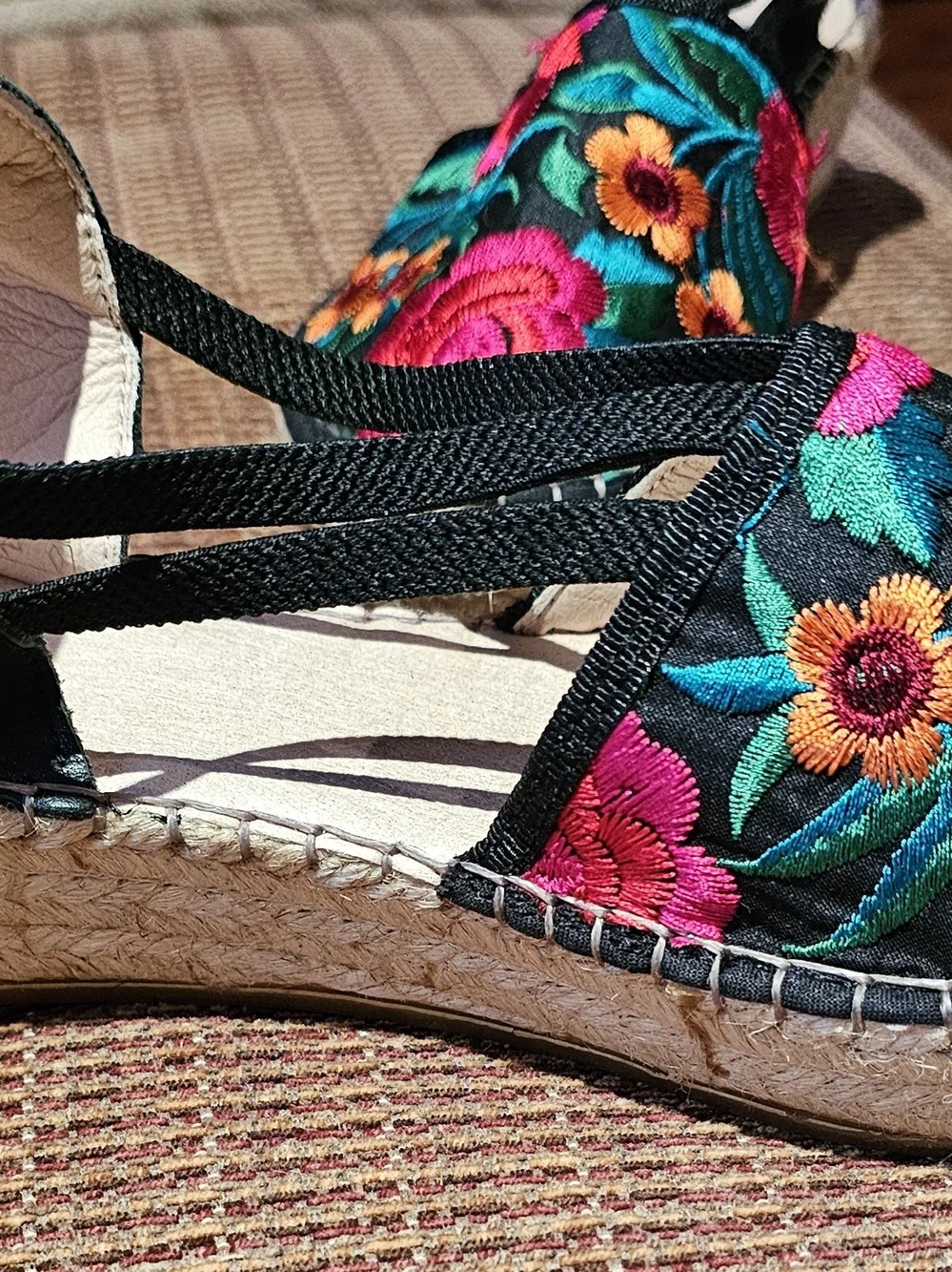 AZURA Black Embroidered Floral Espadrille Wedge Sandals - Size 37 (US7)